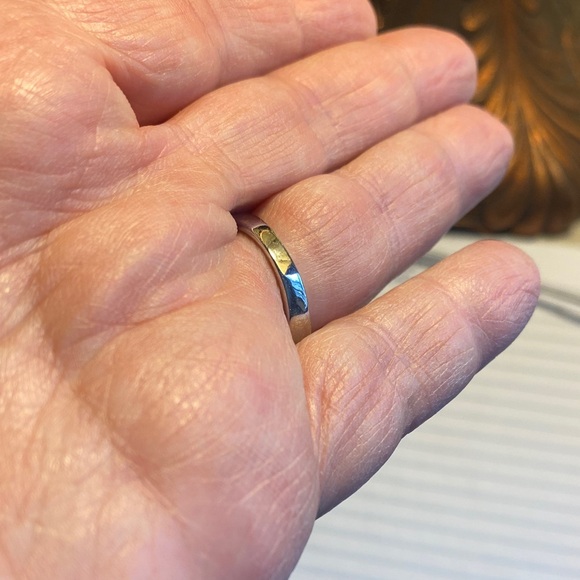 Radiant Silver Ring with Clear Gemstone - Picture 2 of 9